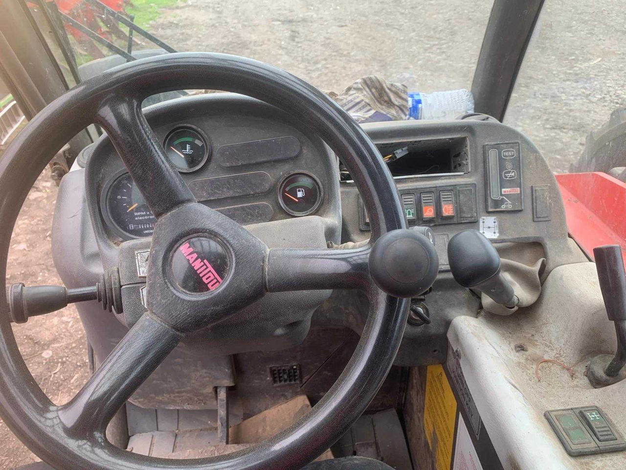 MANITOU - Фронтальный погрузчик для трактора: фото 5 MANITOU - Фронтальный погрузчик для трактора: фото 5