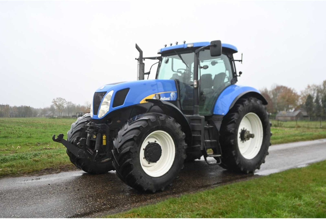 NEW HOLLAND - 2007 - T7030 - ALL-WHEEL DRIVE FARM TRACTOR - Трактор: фото 2 NEW HOLLAND - 2007 - T7030 - ALL-WHEEL DRIVE FARM TRACTOR - Трактор: фото 2