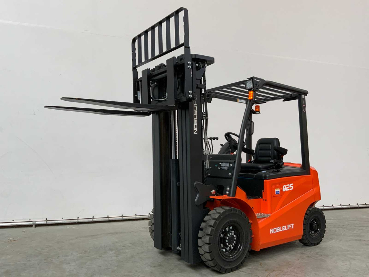 NOBLELIFT - 2024 - Q25-SERIES - 2.5T FORKLIFT ADJUSTABLE FORKS 4.8M - Вилочный погрузчик: фото 2 NOBLELIFT - 2024 - Q25-SERIES - 2.5T FORKLIFT ADJUSTABLE FORKS 4.8M - Вилочный погрузчик: фото 2