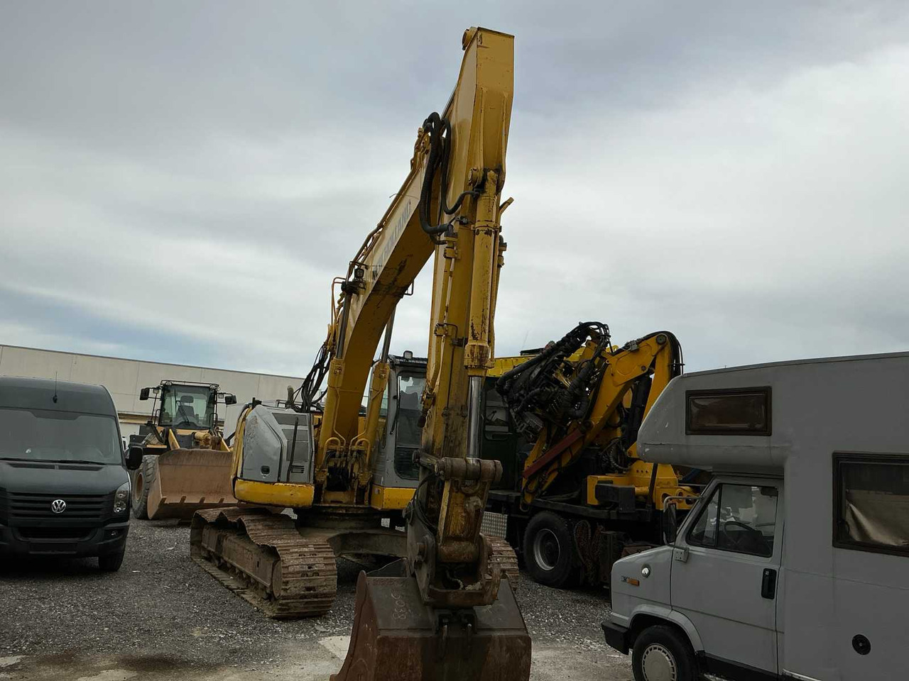 New Holland E235BSR-2 - Гусеничный экскаватор: фото 3 New Holland E235BSR-2 - Гусеничный экскаватор: фото 3