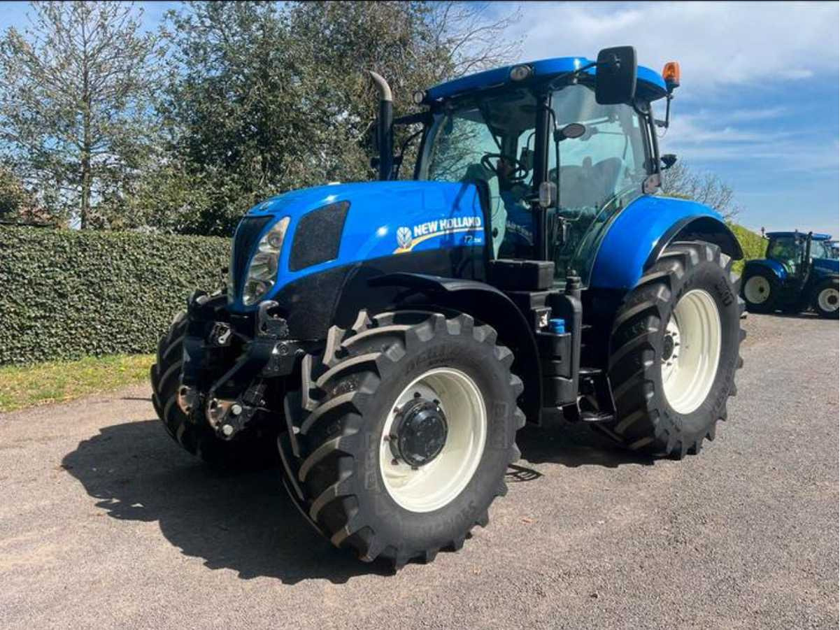 New Holland T7.200 - Трактор: фото 1 New Holland T7.200 - Трактор: фото 1