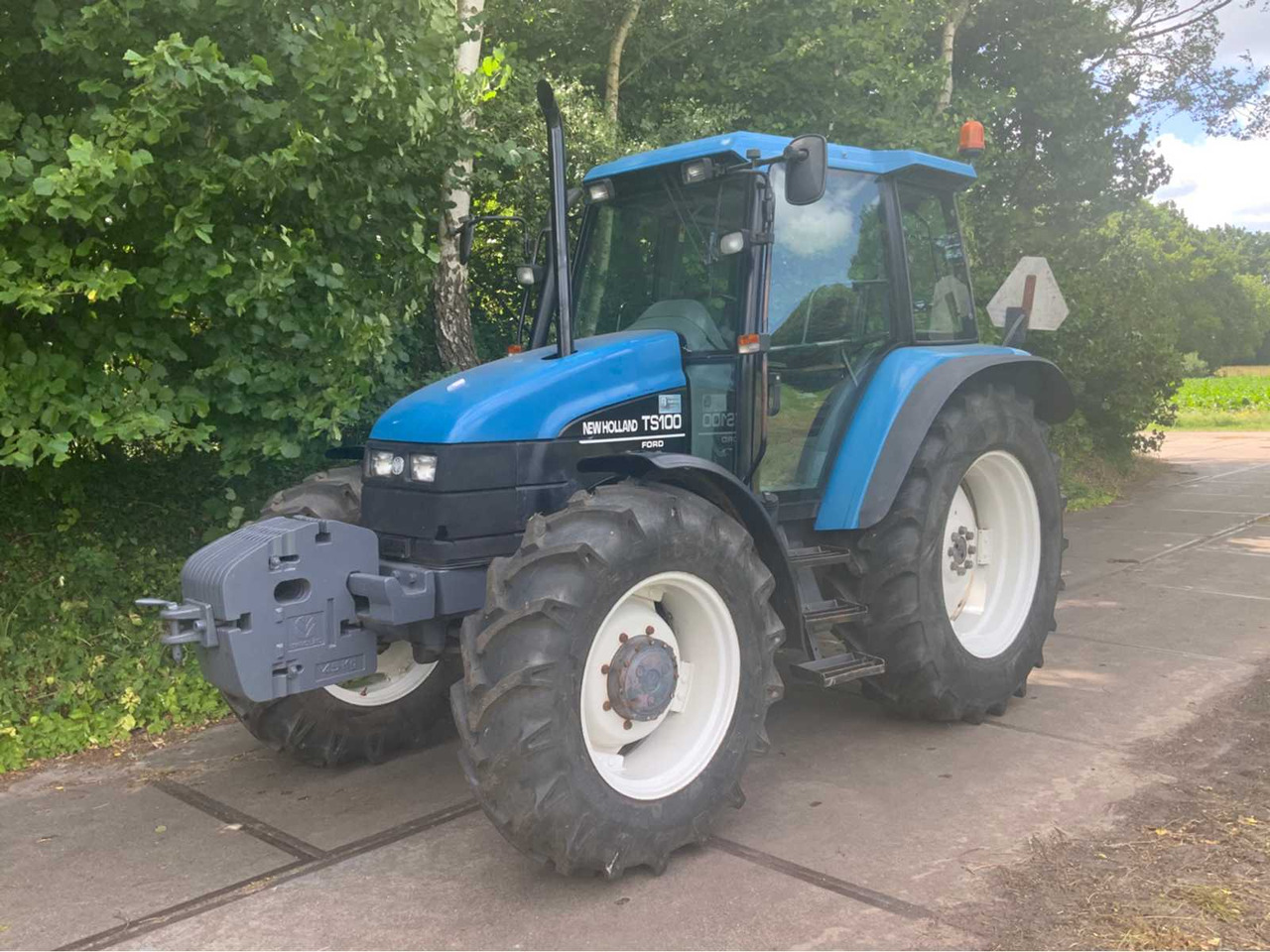New holland TS-100 - Трактор: фото 1 New holland TS-100 - Трактор: фото 1