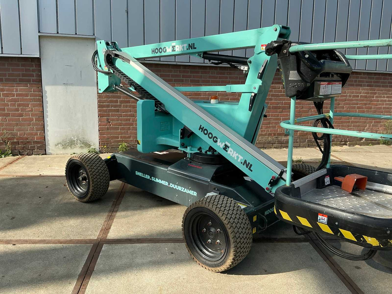 Niftylift HR12LE 2x4 MK2 - Подъёмник: фото 4 Niftylift HR12LE 2x4 MK2 - Подъёмник: фото 4