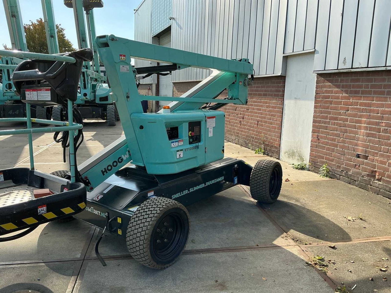 Niftylift HR12LE 2x4 MK2 - Подъёмник: фото 3 Niftylift HR12LE 2x4 MK2 - Подъёмник: фото 3