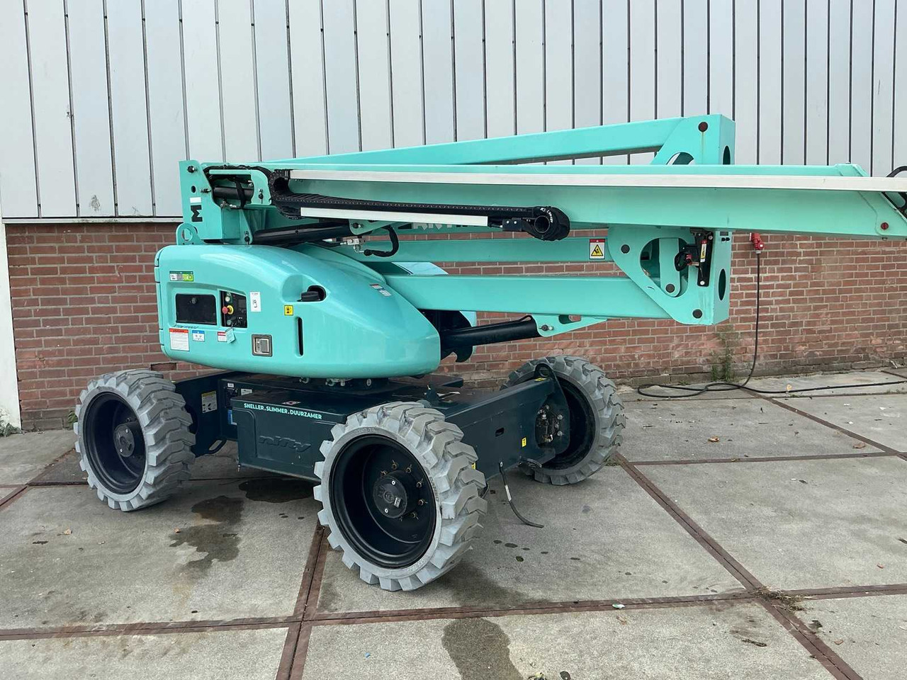 Niftylift HR17 Hybrid 4x4 MK3 - Подъёмник: фото 2 Niftylift HR17 Hybrid 4x4 MK3 - Подъёмник: фото 2