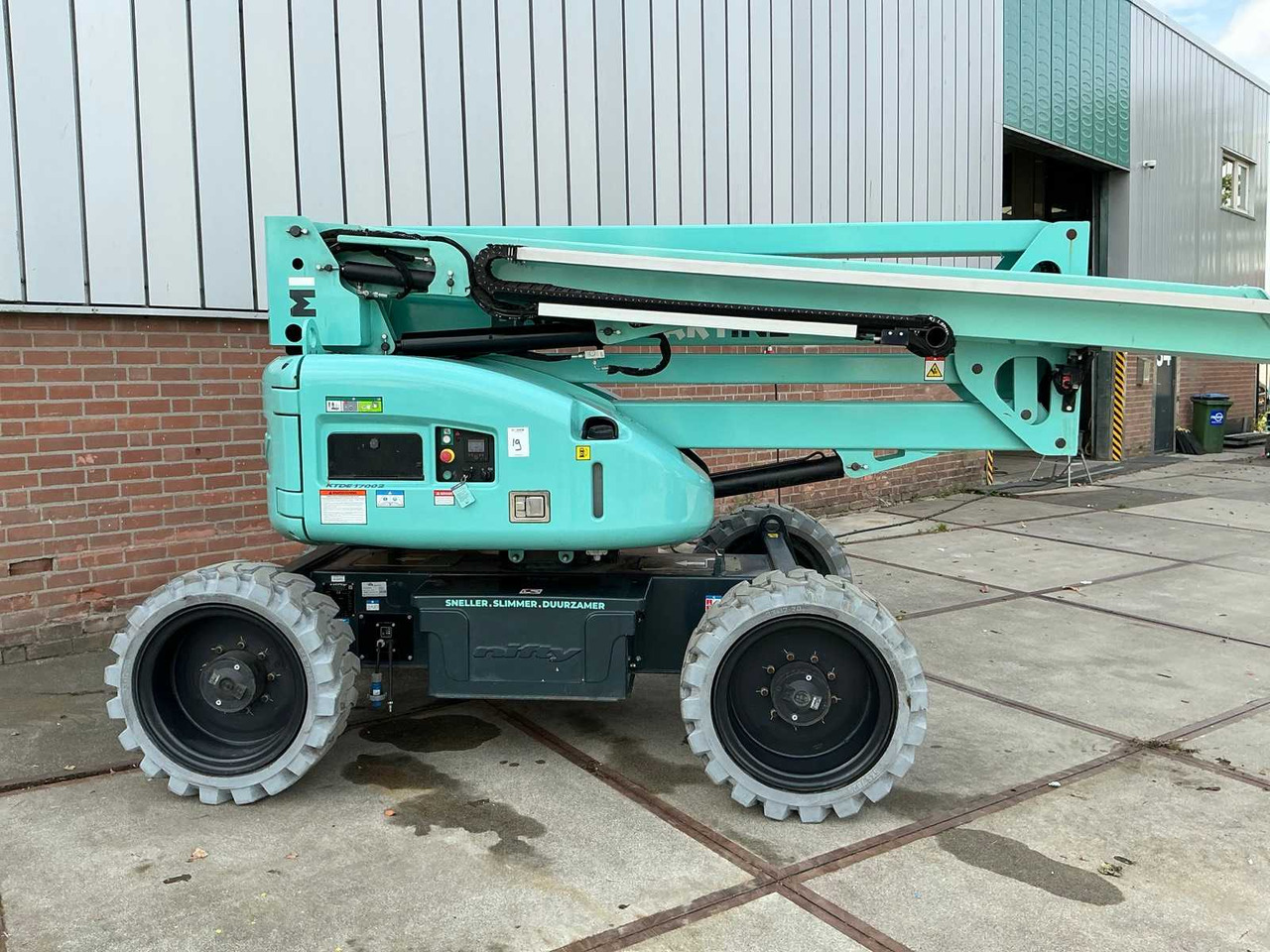 Niftylift HR17 Hybrid 4x4 MK3 - Подъёмник: фото 3 Niftylift HR17 Hybrid 4x4 MK3 - Подъёмник: фото 3