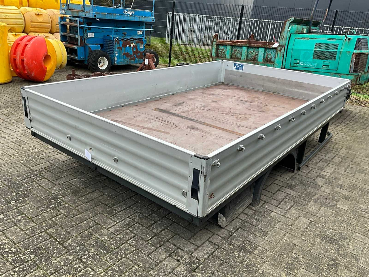 PRITSCHE P2 CS R MERCEDES SPRINTER CARGO BOX - Прицеп: фото 3 PRITSCHE P2 CS R MERCEDES SPRINTER CARGO BOX - Прицеп: фото 3