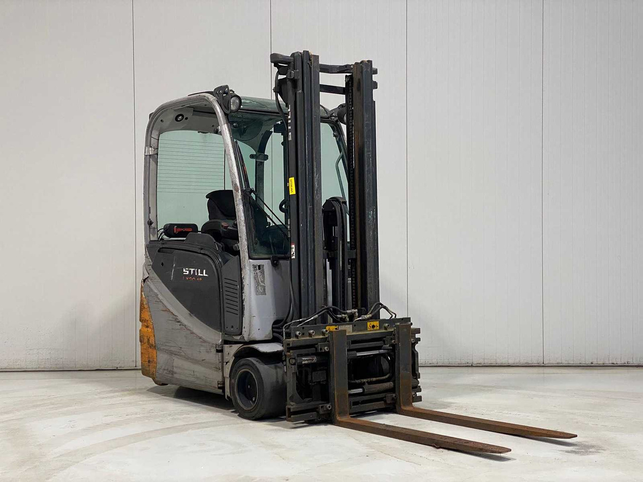 STILL - 2011 - RX 20-18 - FORKLIFT TRIPLEX - FREE-LIFT - SIDE-SHIFT - FORK SETTER - Вилочный погрузчик: фото 1 STILL - 2011 - RX 20-18 - FORKLIFT TRIPLEX - FREE-LIFT - SIDE-SHIFT - FORK SETTER - Вилочный погрузчик: фото 1
