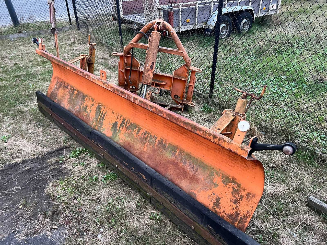 Snow plow - Отвал для снега: фото 3 Snow plow - Отвал для снега: фото 3