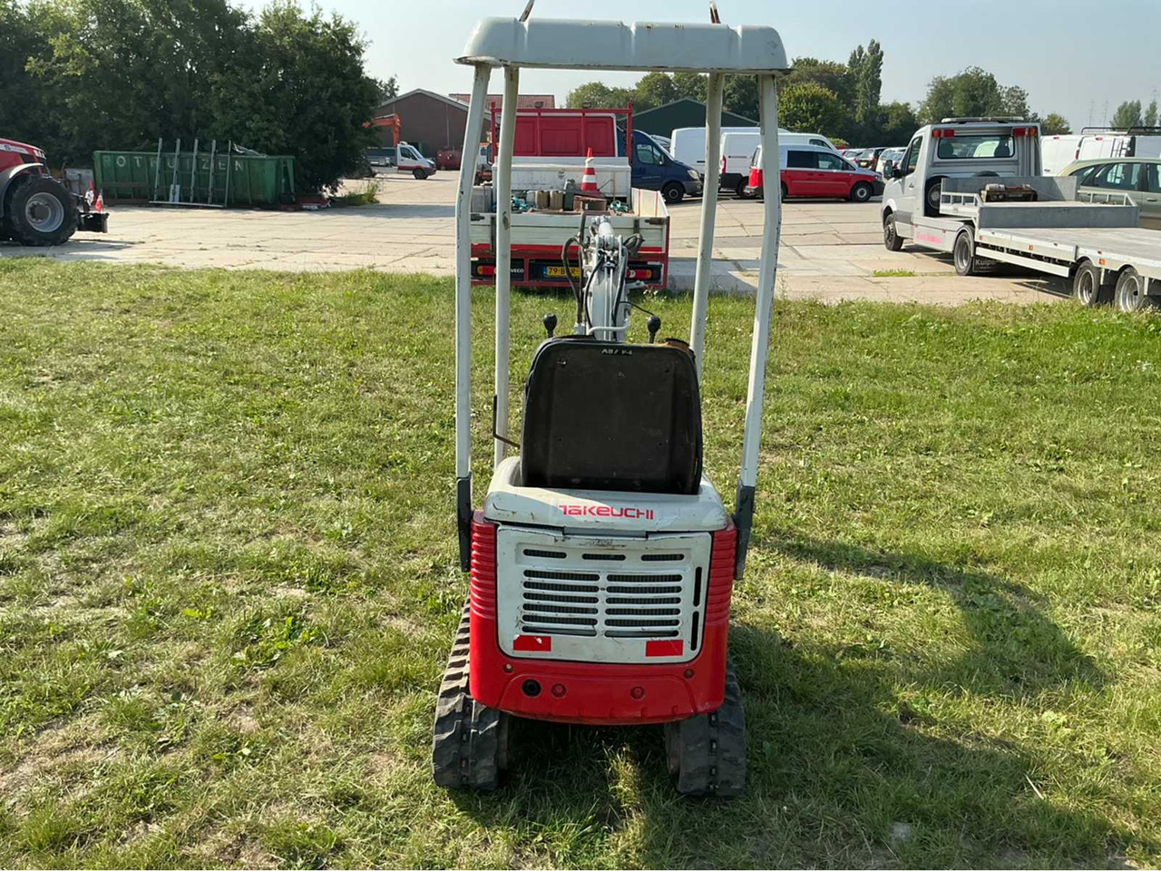 Takeuchi TB108 - Гусеничный экскаватор: фото 4 Takeuchi TB108 - Гусеничный экскаватор: фото 4