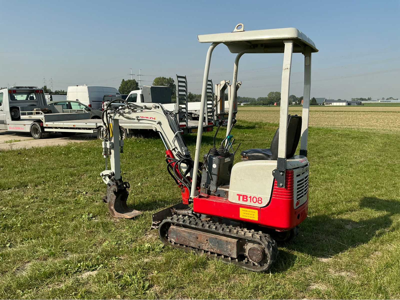 Takeuchi TB108 - Гусеничный экскаватор: фото 3 Takeuchi TB108 - Гусеничный экскаватор: фото 3