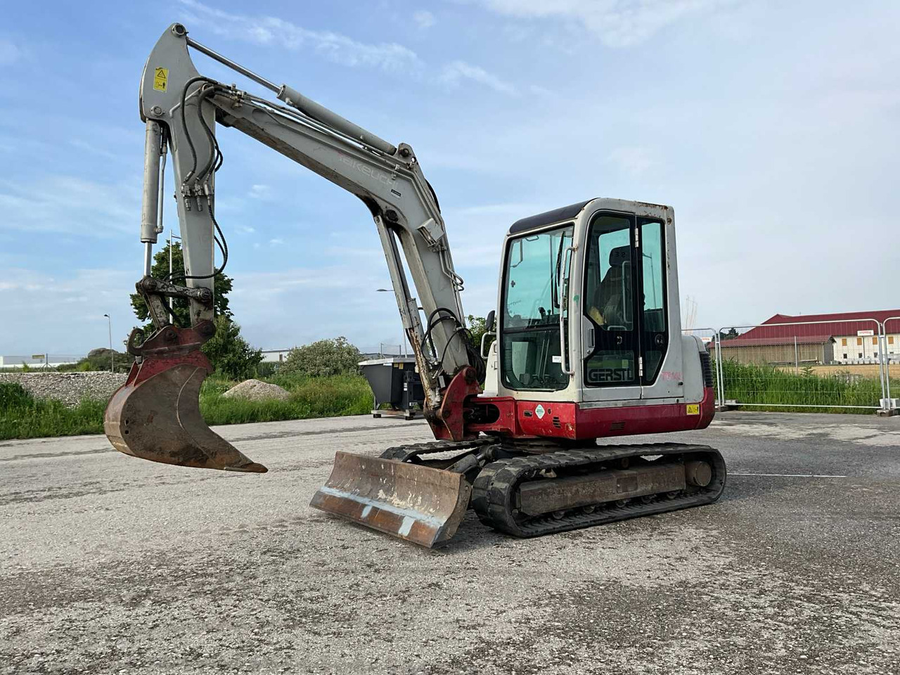 Takeuchi TB145 - Гусеничный экскаватор: фото 1 Takeuchi TB145 - Гусеничный экскаватор: фото 1