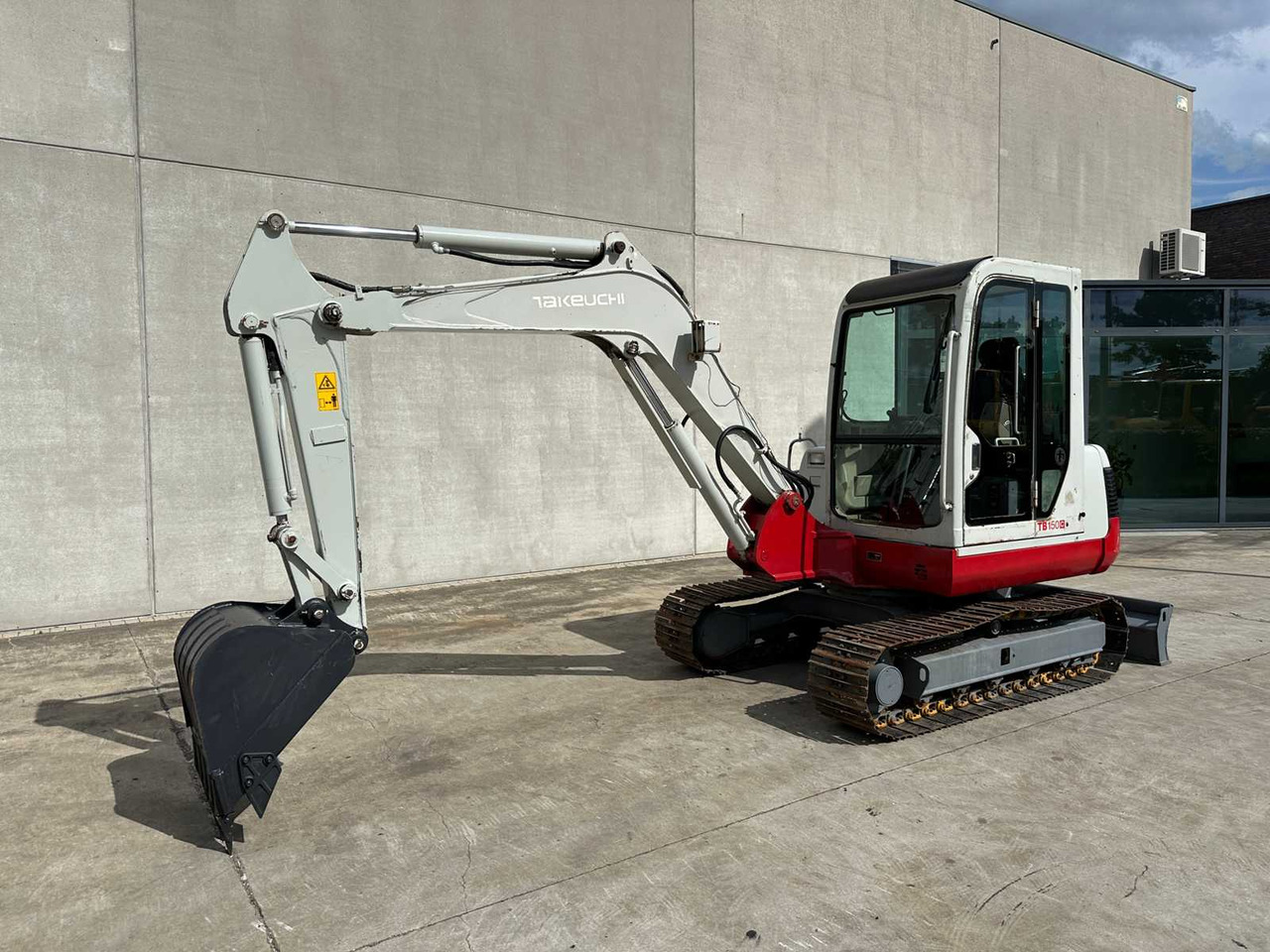 Takeuchi TB150C - Гусеничный экскаватор: фото 1 Takeuchi TB150C - Гусеничный экскаватор: фото 1