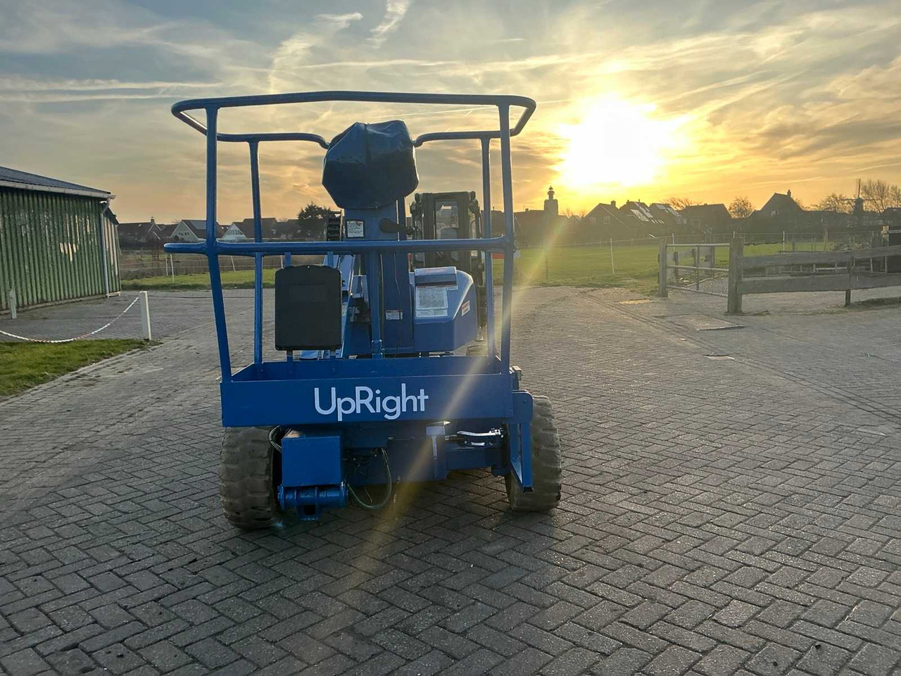 UPRIGHT AB38N AERIAL WORK PLATFORM - Подъёмник: фото 4 UPRIGHT AB38N AERIAL WORK PLATFORM - Подъёмник: фото 4