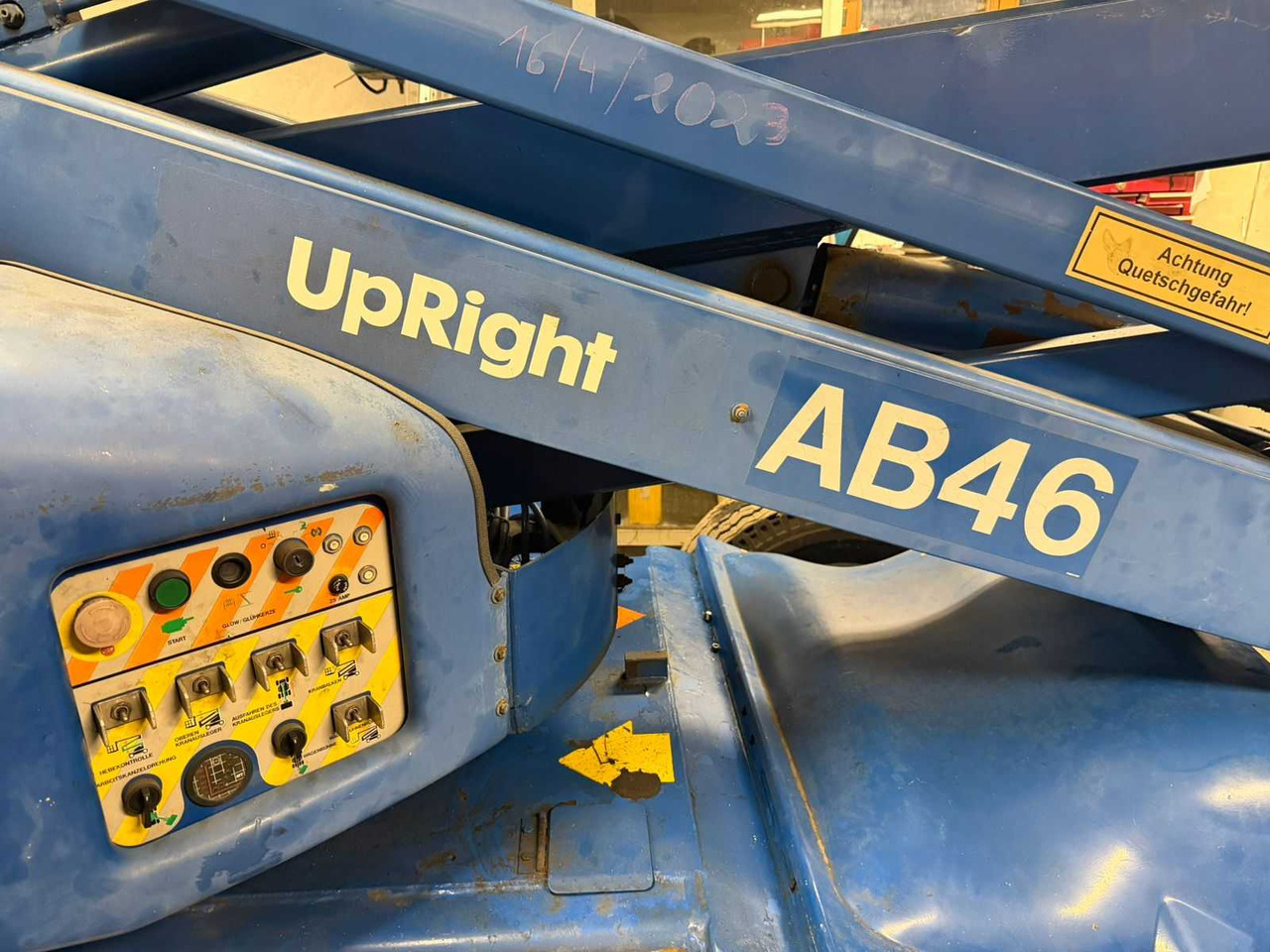 UPRIGHT - AB46 - 1998 - AERIAL WORK PLATFORM - Подъёмник: фото 3 UPRIGHT - AB46 - 1998 - AERIAL WORK PLATFORM - Подъёмник: фото 3