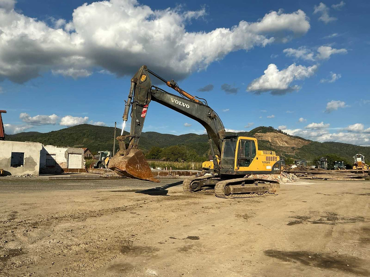 Volvo EC 240 BNLC - Гусеничный экскаватор: фото 1 Volvo EC 240 BNLC - Гусеничный экскаватор: фото 1