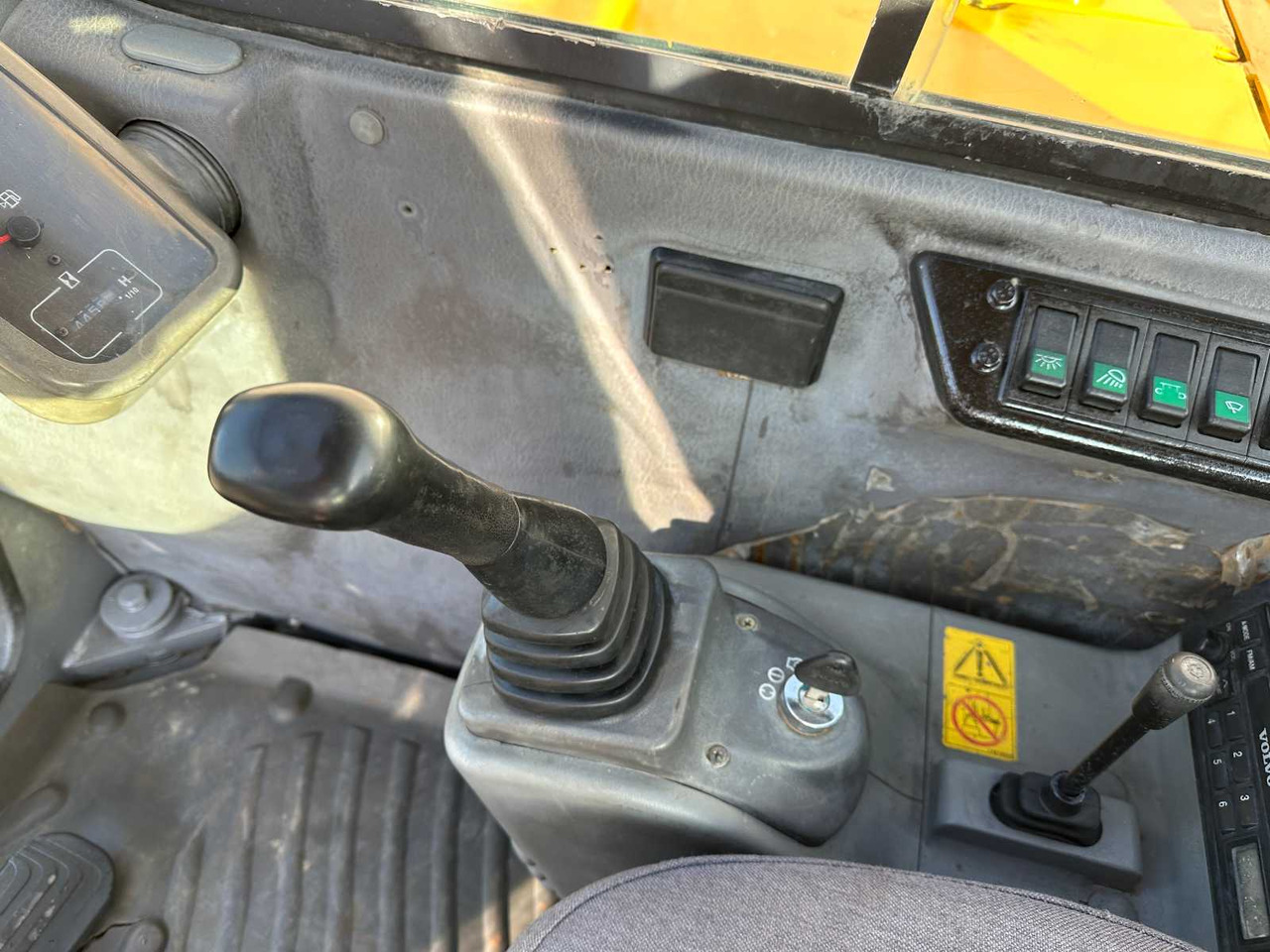 Гусеничный экскаватор Volvo EC55B: фото 38