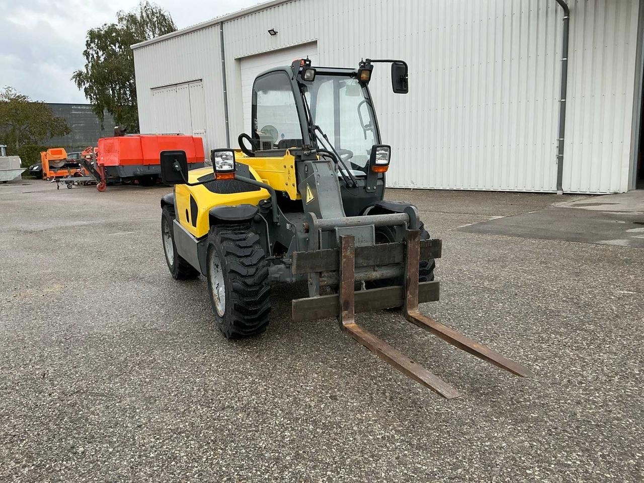 Weidemann Kramer 4512CC - Мини-погрузчик с бортовым поворотом: фото 2 Weidemann Kramer 4512CC - Мини-погрузчик с бортовым поворотом: фото 2
