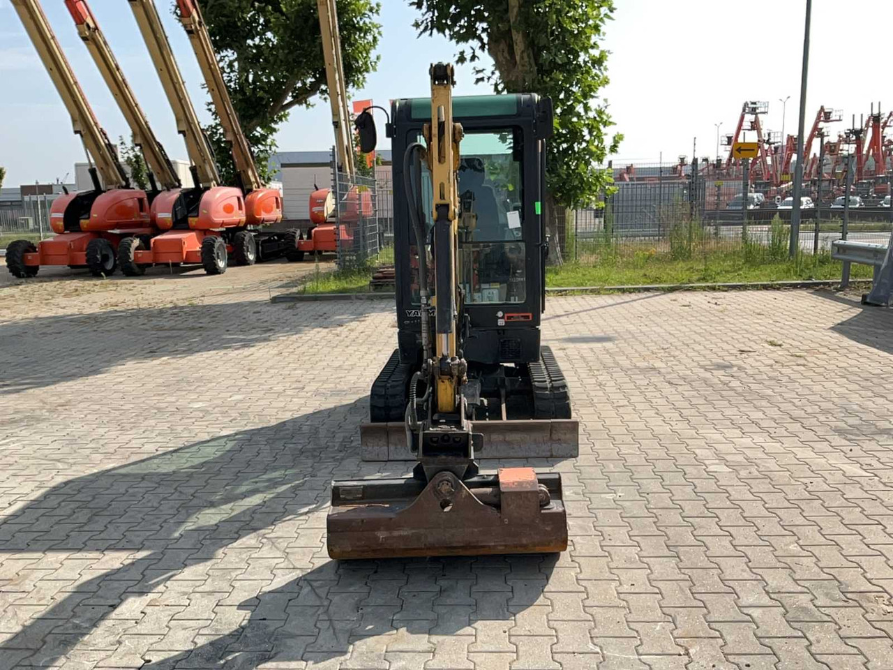 Yanmar SV18 CREX - Гусеничный экскаватор: фото 2 Yanmar SV18 CREX - Гусеничный экскаватор: фото 2