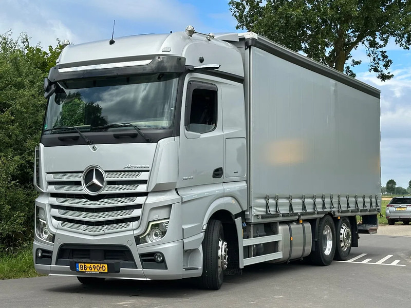 Mercedes-Benz Actros ACTROS 2545LL EURO6. 2021. Schuifzeil Bakwagen met Laadklep. - Тентованный грузовик: фото 1 Mercedes-Benz Actros ACTROS 2545LL EURO6. 2021. Schuifzeil Bakwagen met Laadklep. - Тентованный грузовик: фото 1