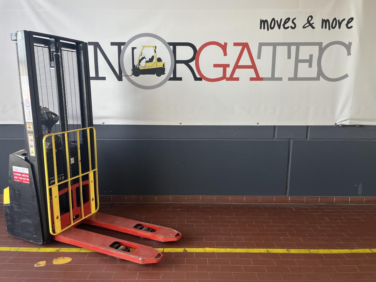 Hyster S 1.0 E - Штабелер: фото 1 Hyster S 1.0 E - Штабелер: фото 1