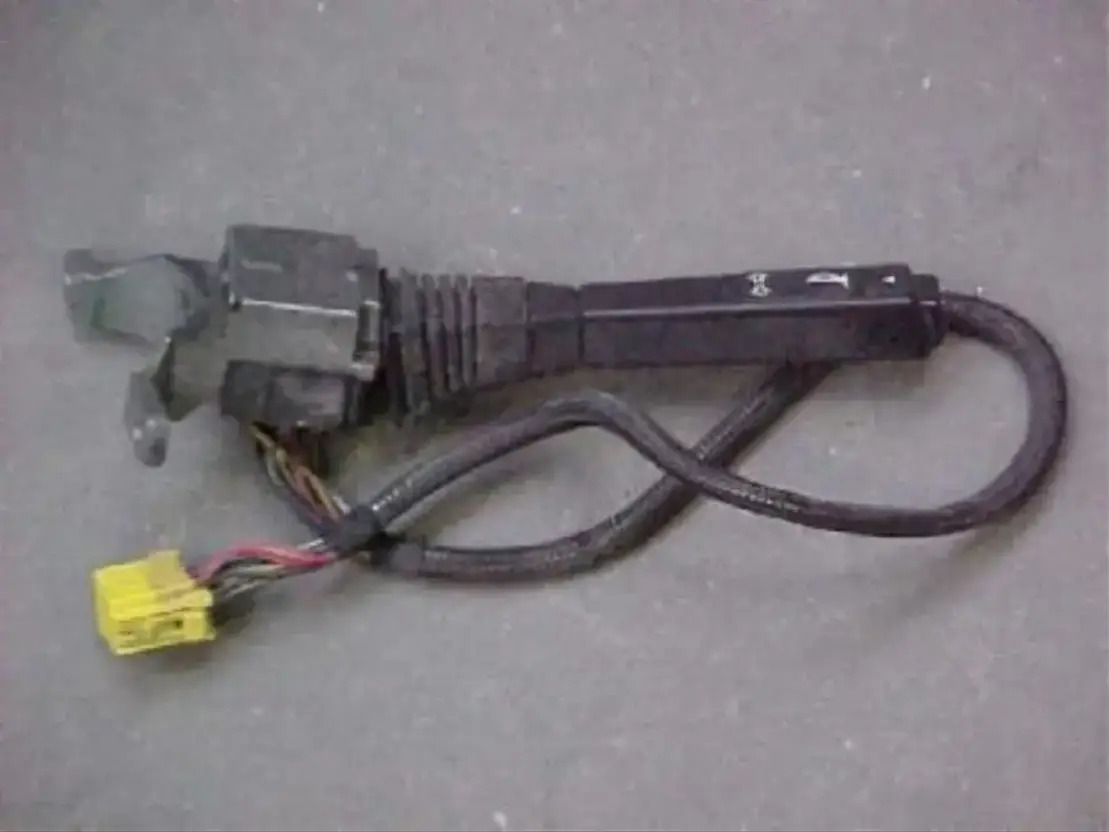 DAF Ruitenwisserschakelaar 95XF - Электрическая система для Грузовиков: фото 1 DAF Ruitenwisserschakelaar 95XF - Электрическая система для Грузовиков: фото 1