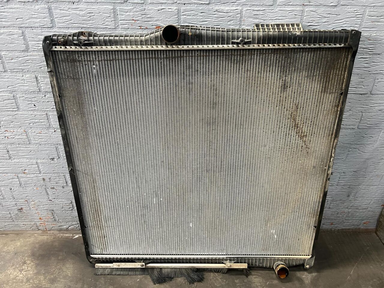 SCANIA Radiateur R 490 - 900624007 - Система охлаждения для Грузовиков: фото 1 SCANIA Radiateur R 490 - 900624007 - Система охлаждения для Грузовиков: фото 1