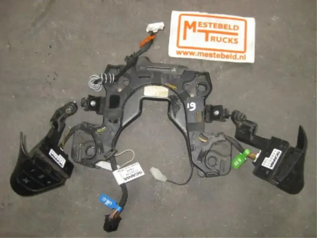 Scania R adiobediening R-serie - Электрическая система для Грузовиков: фото 1 Scania R adiobediening R-serie - Электрическая система для Грузовиков: фото 1