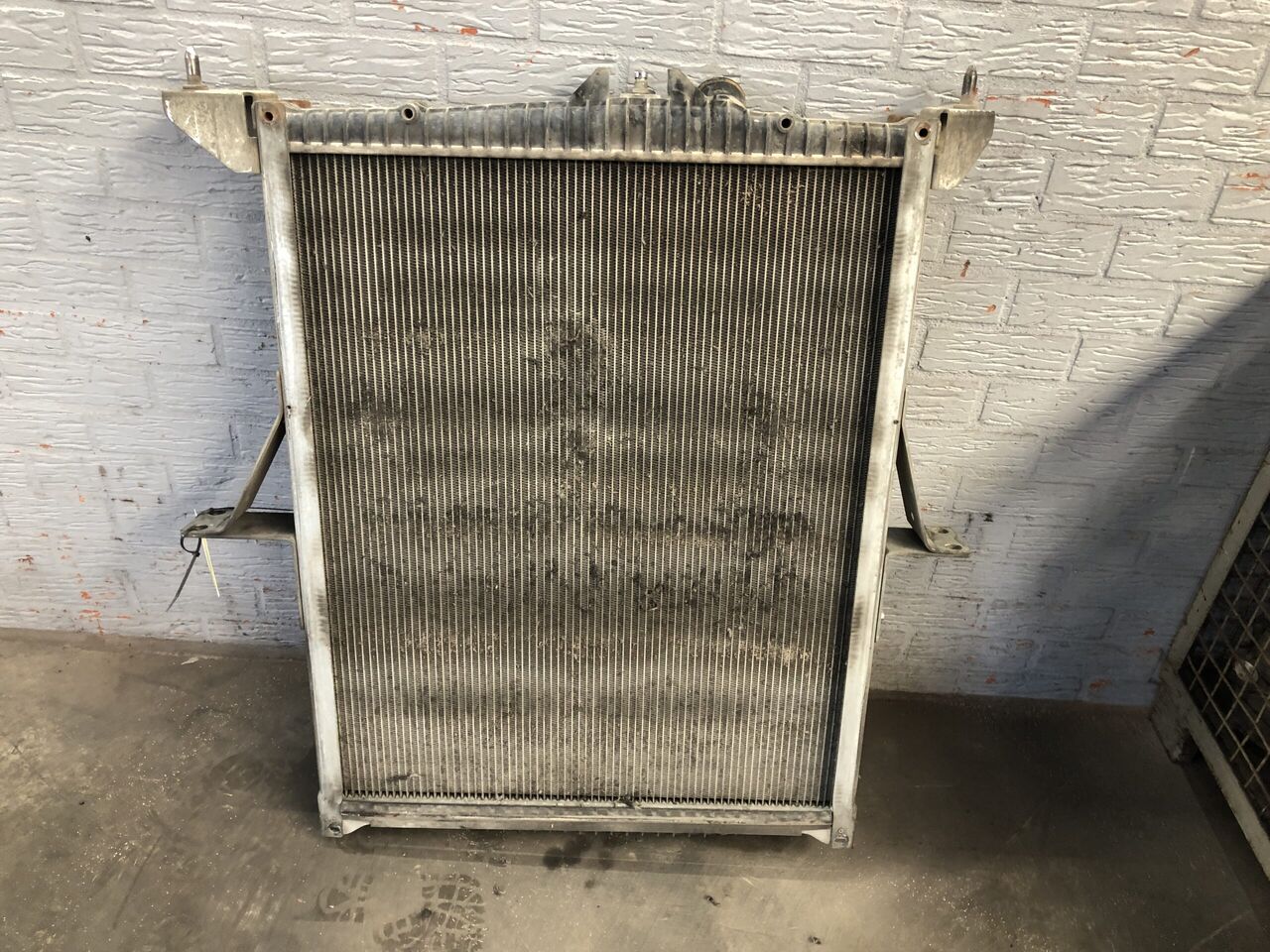 VOLVO Radiator FM9 - 700824012 - Система охлаждения для Грузовиков: фото 1 VOLVO Radiator FM9 - 700824012 - Система охлаждения для Грузовиков: фото 1