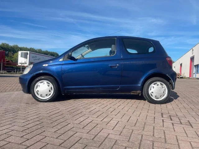 Toyota Yaris 1.3 3DRS - Хэтчбек: фото 4 Toyota Yaris 1.3 3DRS - Хэтчбек: фото 4