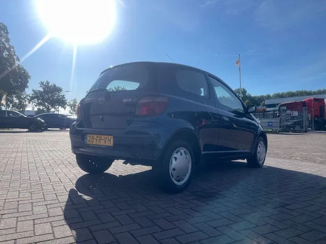 Хэтчбек Toyota Yaris 1.3 3DRS: фото 7