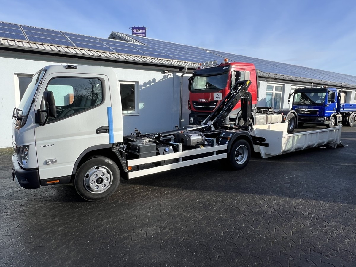 FUSO Canter FUSO 7C18 City Abrollkipper - Крюковой мультилифт: фото 3 FUSO Canter FUSO 7C18 City Abrollkipper - Крюковой мультилифт: фото 3