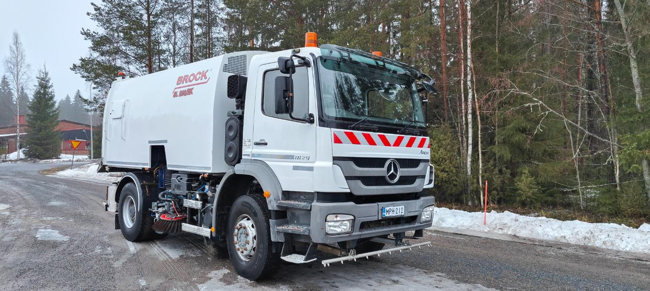 Brock SL280/2K MB Axor 1829 - Подметально-уборочная машина: фото 1 Brock SL280/2K MB Axor 1829 - Подметально-уборочная машина: фото 1