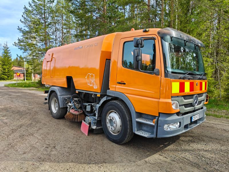 Bucher Cityfant 60 MB Atego - Подметально-уборочная машина: фото 1 Bucher Cityfant 60 MB Atego - Подметально-уборочная машина: фото 1