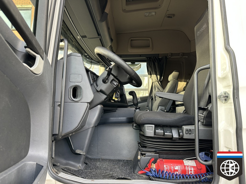 Фото интерьера 1: Тягач Scania G 340 LNG MANUAL / RETARDER