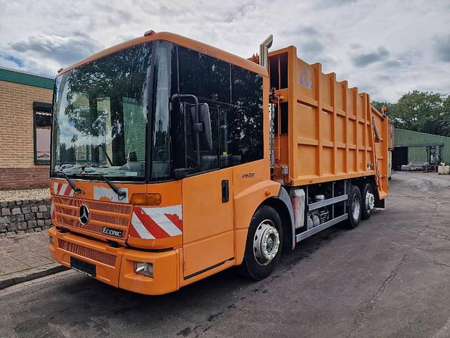 Mercedes-Benz Econic 2628 - Мусоровоз: фото 1 Mercedes-Benz Econic 2628 - Мусоровоз: фото 1