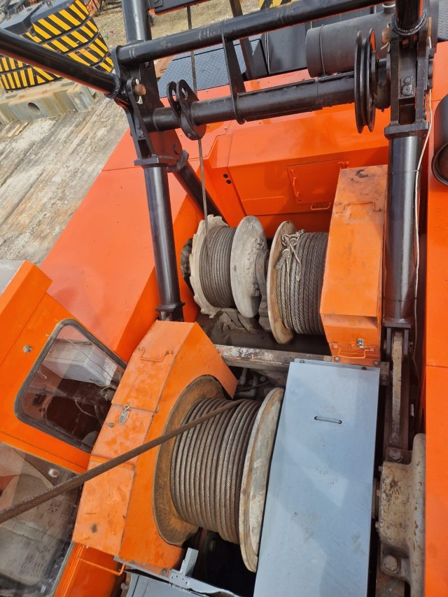 Hitachi KH180-3 - Гусеничный кран: фото 4 Hitachi KH180-3 - Гусеничный кран: фото 4