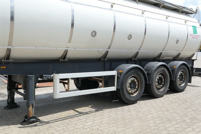 Cardi NAR 3002, Isoliert, Tank aus 2014, 32m³ - Полуприцеп-цистерна: фото 2 Cardi NAR 3002, Isoliert, Tank aus 2014, 32m³ - Полуприцеп-цистерна: фото 2