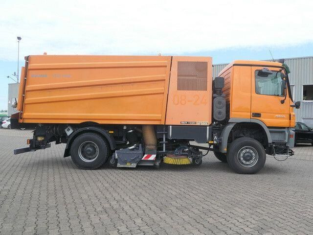 Mercedes-Benz 2032 A Actros 4x4, Bucher STKF 9500, Airport, AC - Подметально-уборочная машина: фото 2 Mercedes-Benz 2032 A Actros 4x4, Bucher STKF 9500, Airport, AC - Подметально-уборочная машина: фото 2