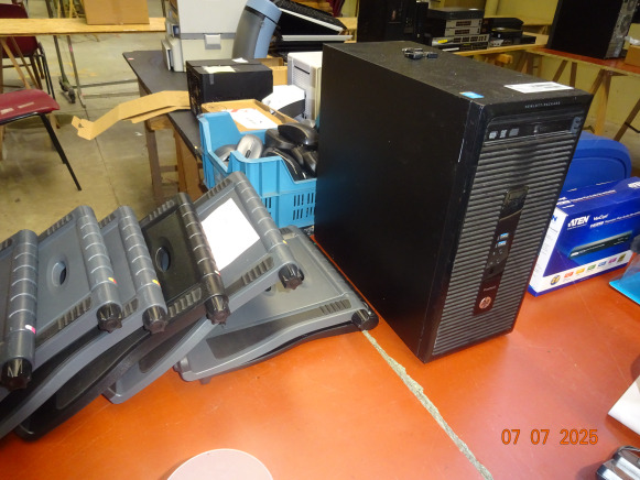 1 SENSEO PHILIPS, 3 disques durs dont 2 neufs, 4 lecteurs de carte, 2 stations NAS Synologie, sans dique, type DS213, films de protection pour GSM, 1 chargeur GSM - Пищевое оборудование: фото 3 1 SENSEO PHILIPS, 3 disques durs dont 2 neufs, 4 lecteurs de carte, 2 stations NAS Synologie, sans dique, type DS213, films de protection pour GSM, 1 chargeur GSM - Пищевое оборудование: фото 3