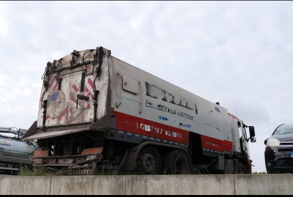 Camion balayeuse de voirie Volvo - Подметально-уборочная машина: фото 3 Camion balayeuse de voirie Volvo - Подметально-уборочная машина: фото 3
