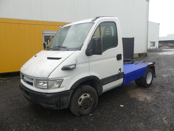 Camion pour tirer remorque Iveco 40C17T - Малотоннажный седельный тягач: фото 1 Camion pour tirer remorque Iveco 40C17T - Малотоннажный седельный тягач: фото 1