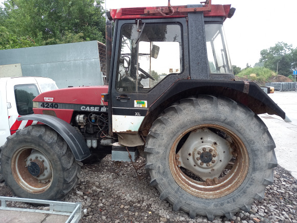 Tracteur Case International 4240XLA - Трактор: фото 3 Tracteur Case International 4240XLA - Трактор: фото 3