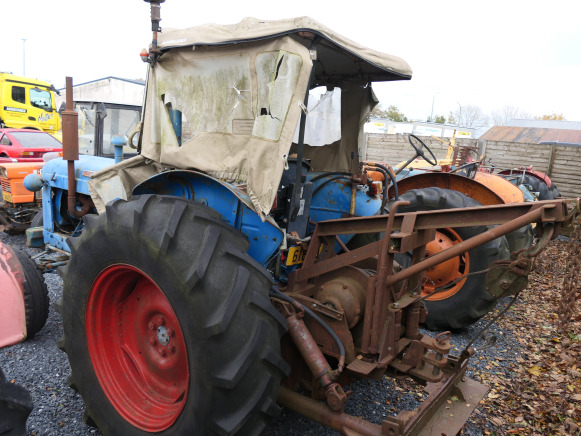 Tracteur agricole + treuil Ford Super Major - Трактор: фото 4 Tracteur agricole + treuil Ford Super Major - Трактор: фото 4