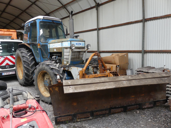Tracteur avec lame de déneigement Ford 6710 - Трактор: фото 1 Tracteur avec lame de déneigement Ford 6710 - Трактор: фото 1