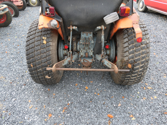 Tracteur pour par cet jardin + faucheuse rotative Kubota 245DT ( VIN:245DT72778) - Трактор: фото 4 Tracteur pour par cet jardin + faucheuse rotative Kubota 245DT ( VIN:245DT72778) - Трактор: фото 4