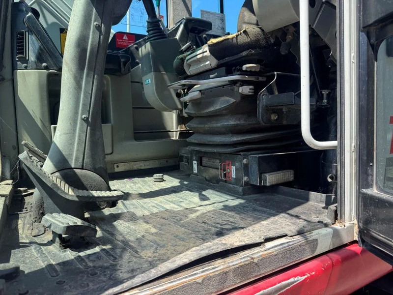 Колёсный экскаватор Takeuchi TB1160W: фото 9