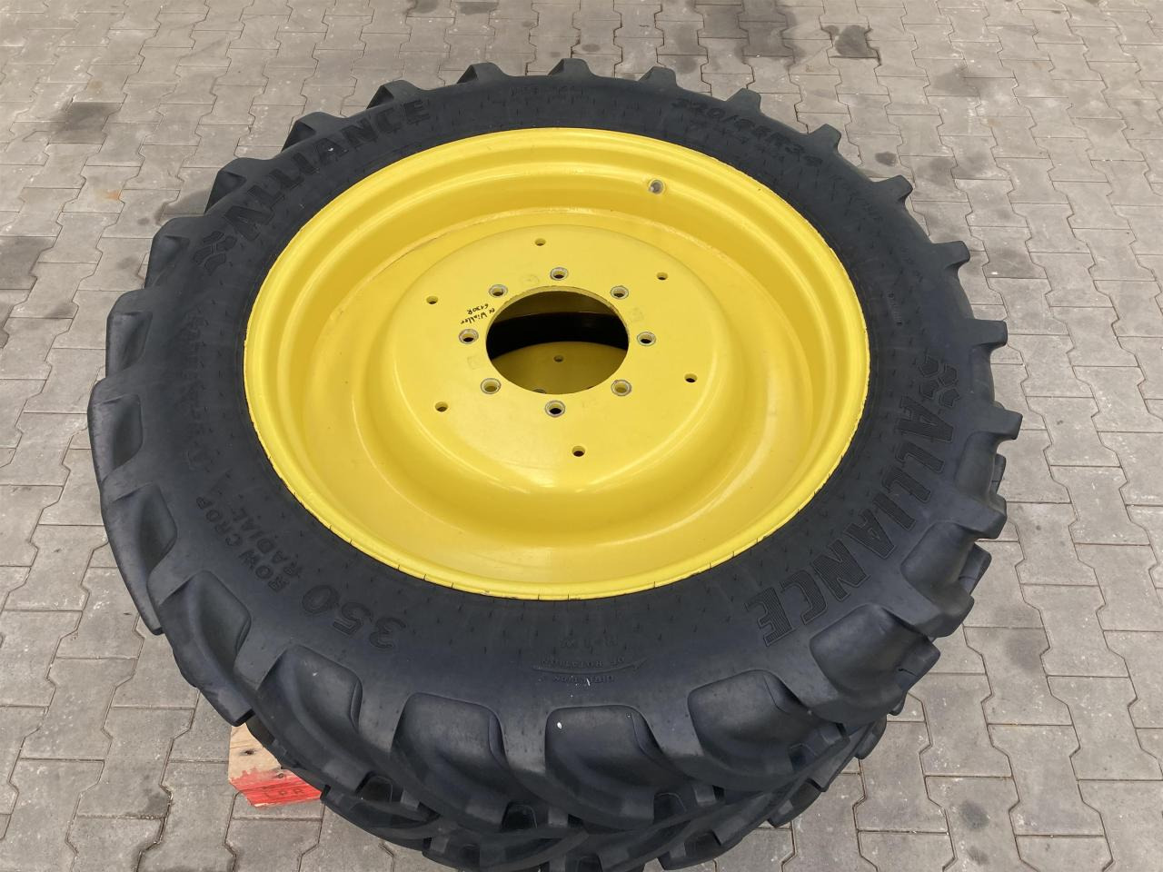 Alliance 320/85R34 - Шина для Сельскохозяйственной техники: фото 2 Alliance 320/85R34 - Шина для Сельскохозяйственной техники: фото 2