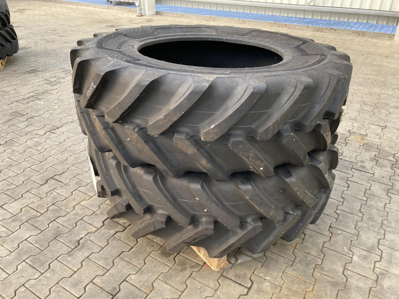 Alliance 460/85R34 - Шина для Сельскохозяйственной техники: фото 1 Alliance 460/85R34 - Шина для Сельскохозяйственной техники: фото 1