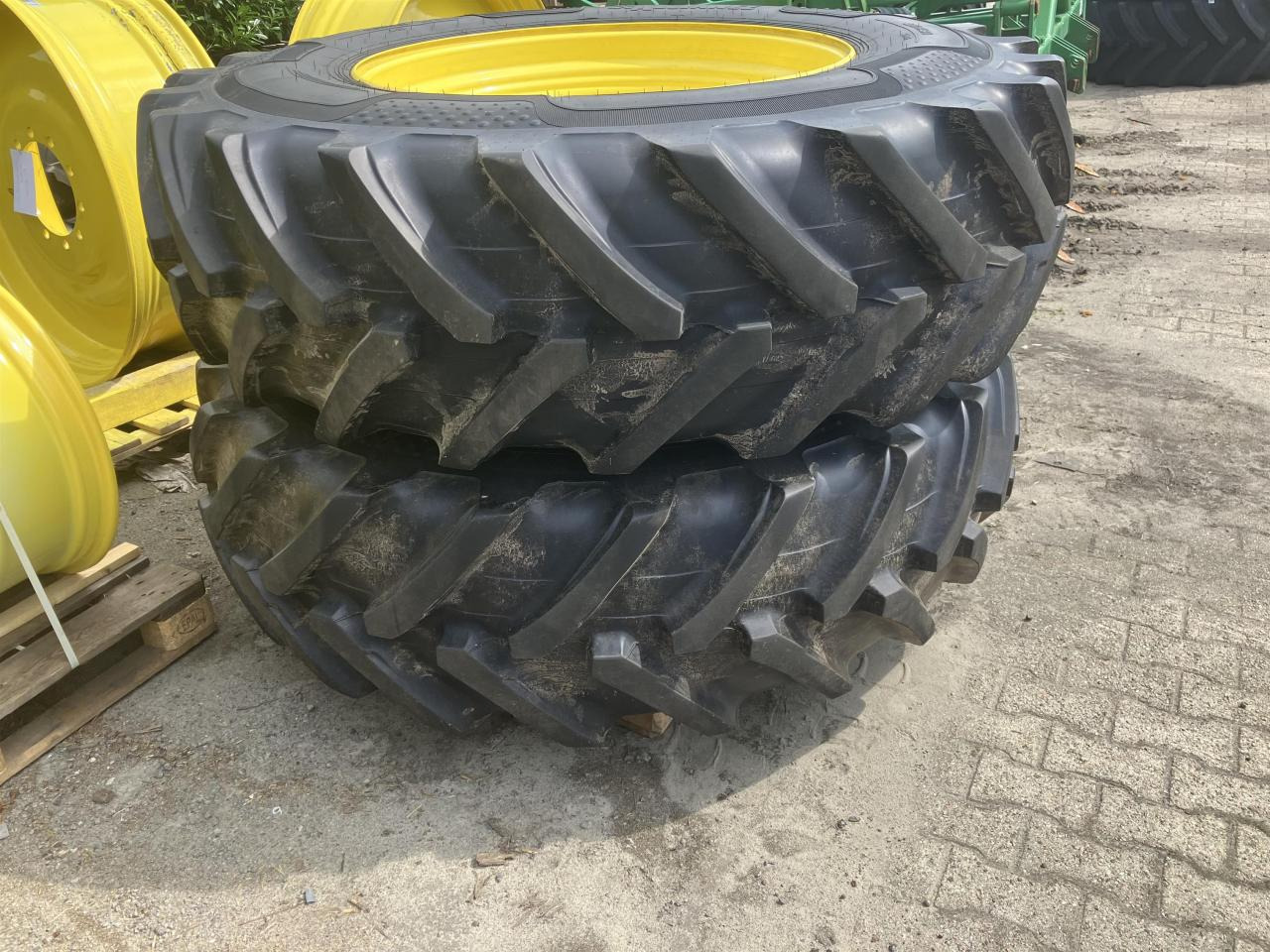 Alliance 520/85-38 - Шина для Сельскохозяйственной техники: фото 1 Alliance 520/85-38 - Шина для Сельскохозяйственной техники: фото 1